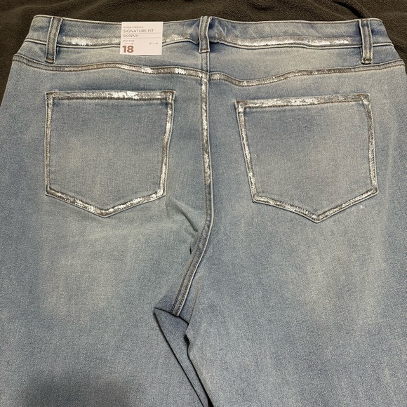 Lane Bryant signature fit flex waistband light wash with silver accent jeans - Picture 4 of 4